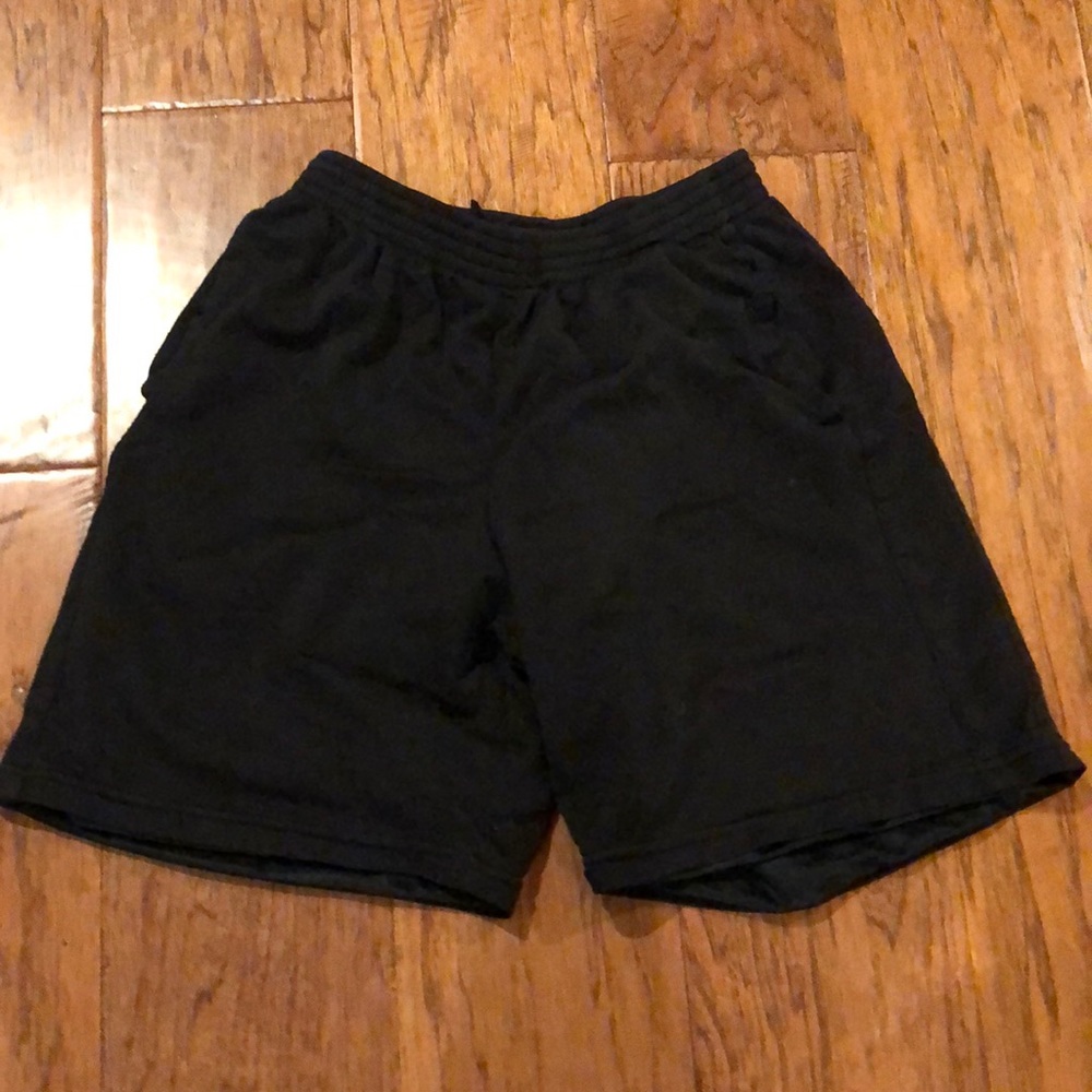 C9- Men’s basketball shorts